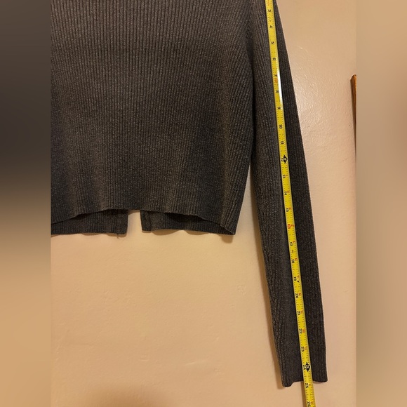 Cropped Dark grey brandy melville button up sweater - Picture 8 of 8